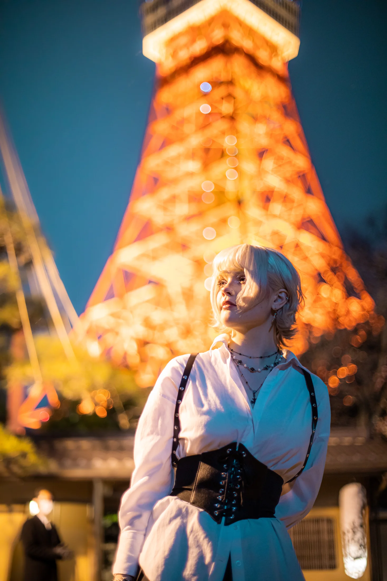Ylva Brandt standing beneath the illuminated Tokyo Tower